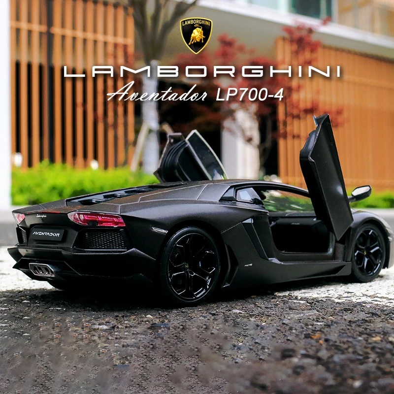 

Модель гоночного автомобиля WELLY в масштабе 1:24 Lamborghini