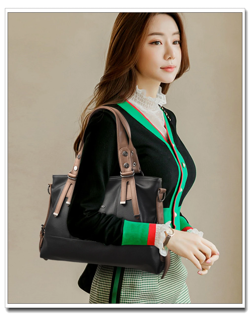 Designer Retro Leather Crossbody Bag Large Capacity Shoulder Bag_voghion.com