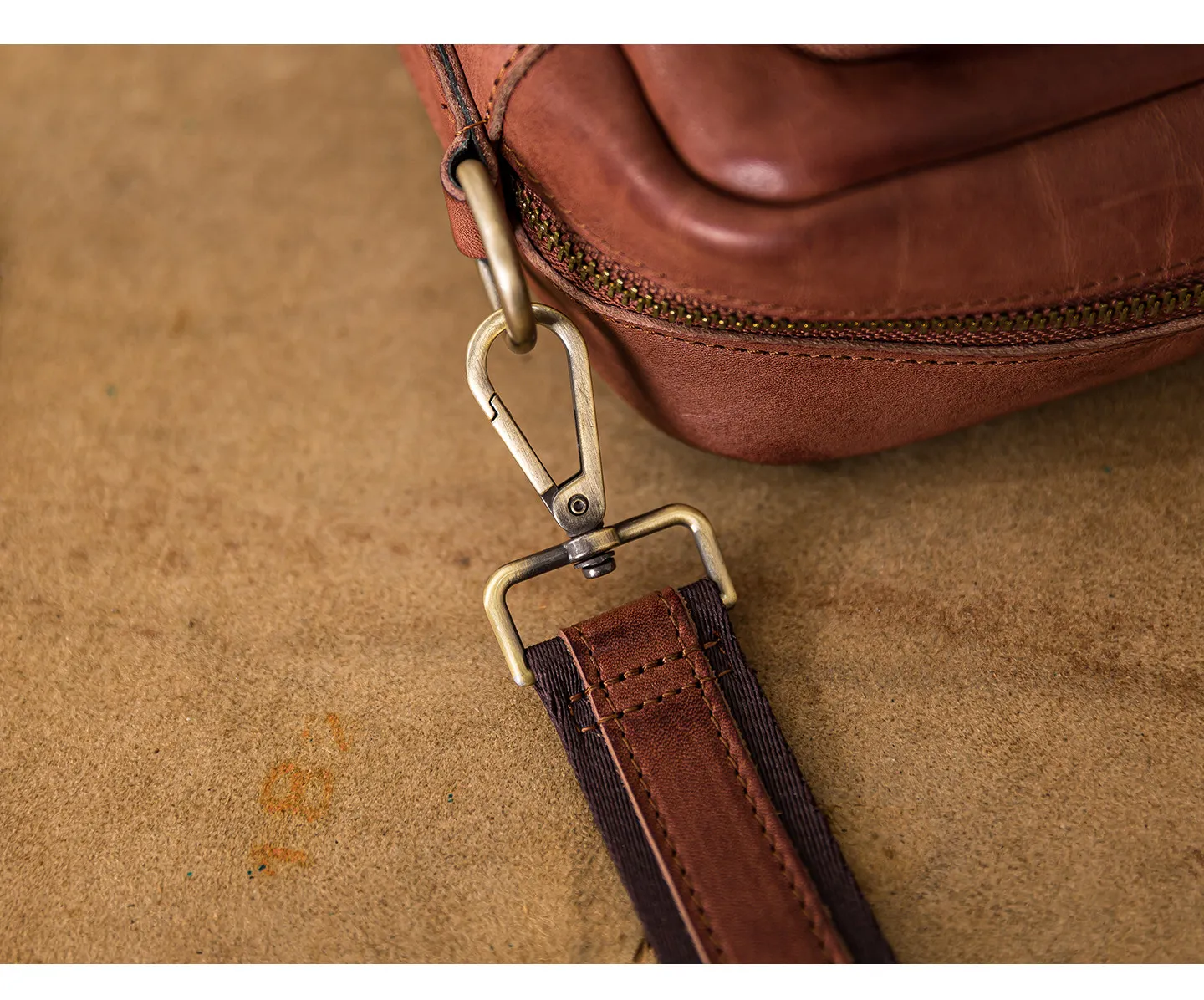 Einfache, handgefertigte Vintage-Umhängetasche aus pflanzlich gegerbtem Rindsleder für Herren, Outdoor-Reisetasche, luxuriöse Umhängetasche aus echtem Leder für Teenager – Detail 22