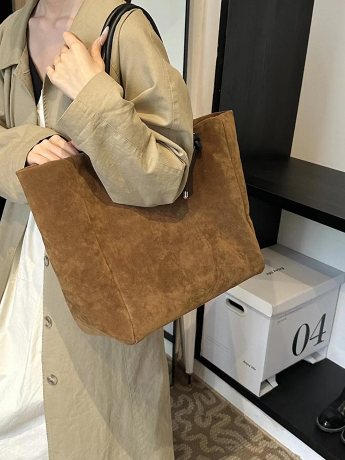 2024 New Autumn and Winter High-end Suede Frosted Tote Bag Commuting Retro One-shoulder Hand-held Armpit Bag for Women