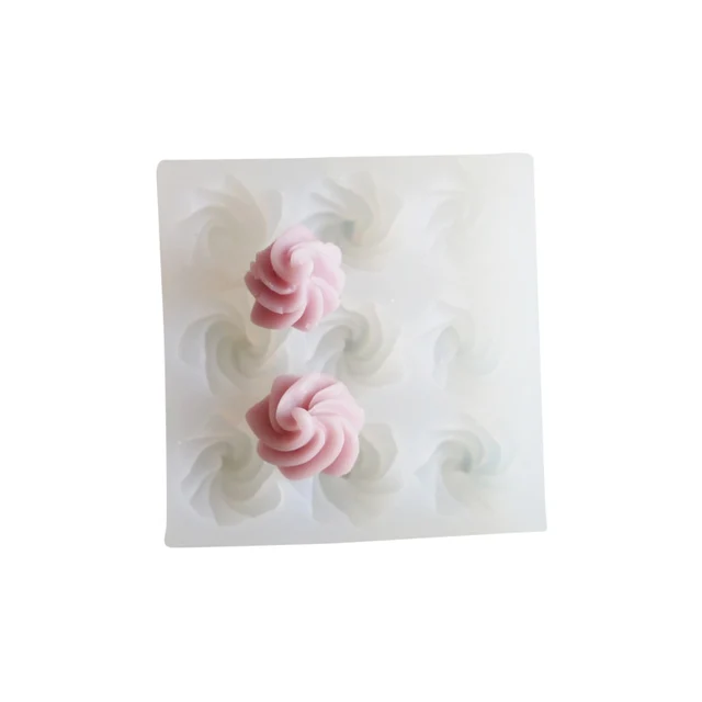 달콤한 간식을 가득 채우는 프라다의 소품, 미니 콘 크림 실리콘 몰드