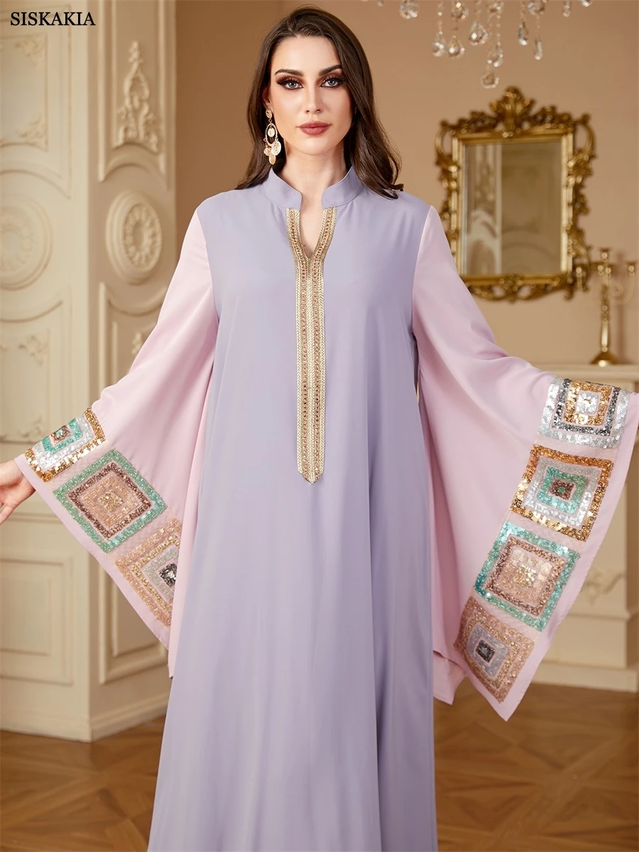 فستان طويل من Siskakia Ramadan Dubai مزين بالترتر...