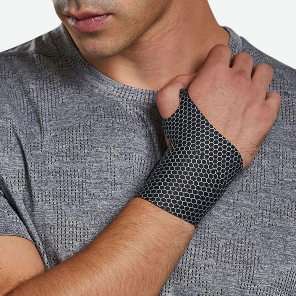 

Pain Relief Wrist Brace Adjustable Soft Breathable Wrist Brace for Carpal Tunnel Relief Lightweight Compression for Workout
