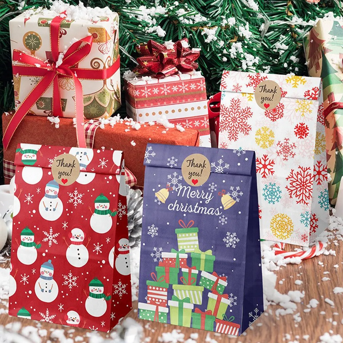 Christmas Gift Bags 8pcs/12pcs Kraft Paper Candy Cookie Bag Santa Claus Snowman Christmas Gift Packing Bags Xmas Navidad Party Decor Supplies christmas gift bags