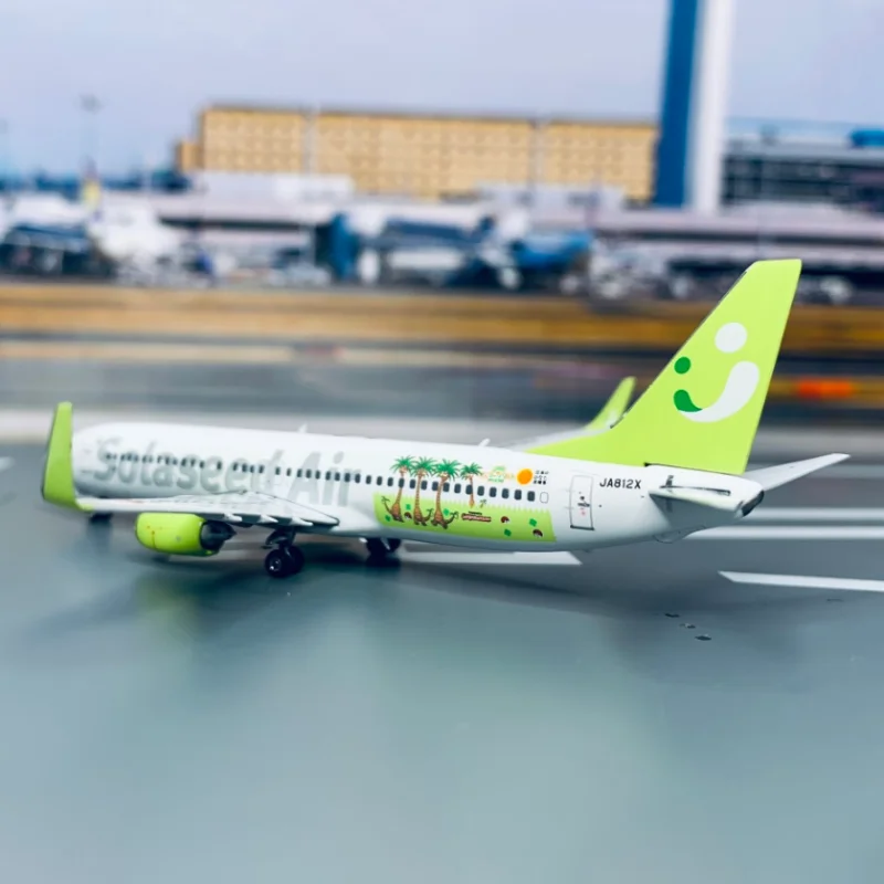 Масштаб 1:400, PH04391 Solaseed Air 737-800 JA812X, миниатюрные
