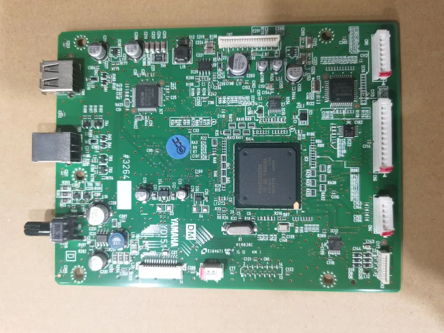 

См. Аксессуары для электронной клавиатуры Yamaha PSR-S650/670