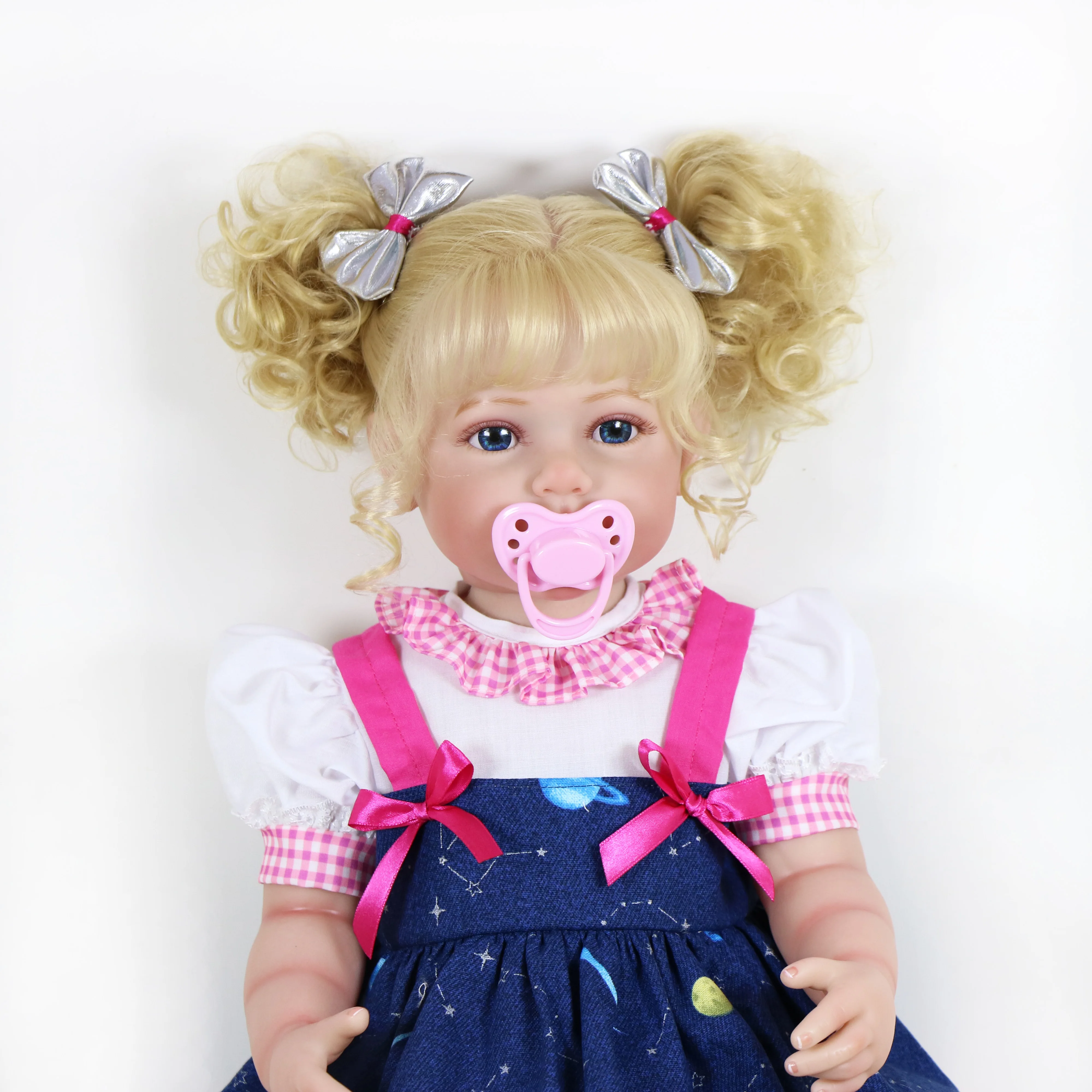 North Eastern European Girl Striking Blue-green Stockfoto 365304998 |  Shutterstock, image size:4000x4000