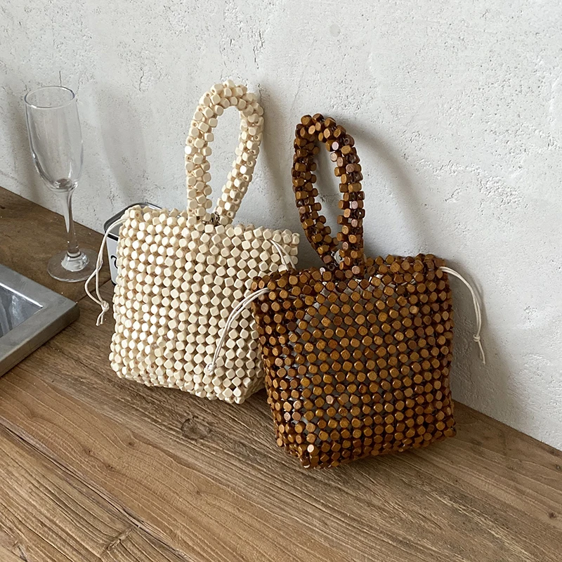 Borsa Tote Artigianale in Legno con Perline, Borsa a Secchiello Retrò Intrecciata con Manico Superiore e Perline, con Coulisse e Perline in Legno Naturale per la Spiaggia - immagine 5