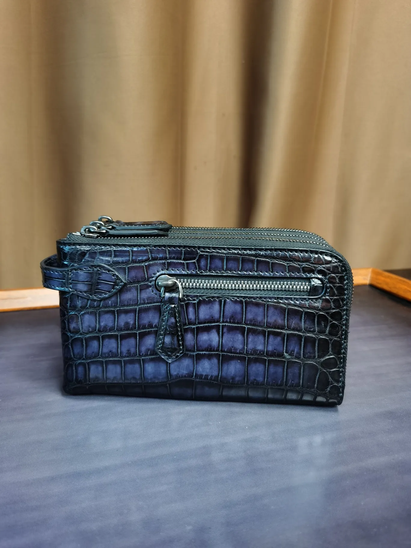 Рисунок 5 - Мужские кошельки в стиле ретро из крокодиловой кожи