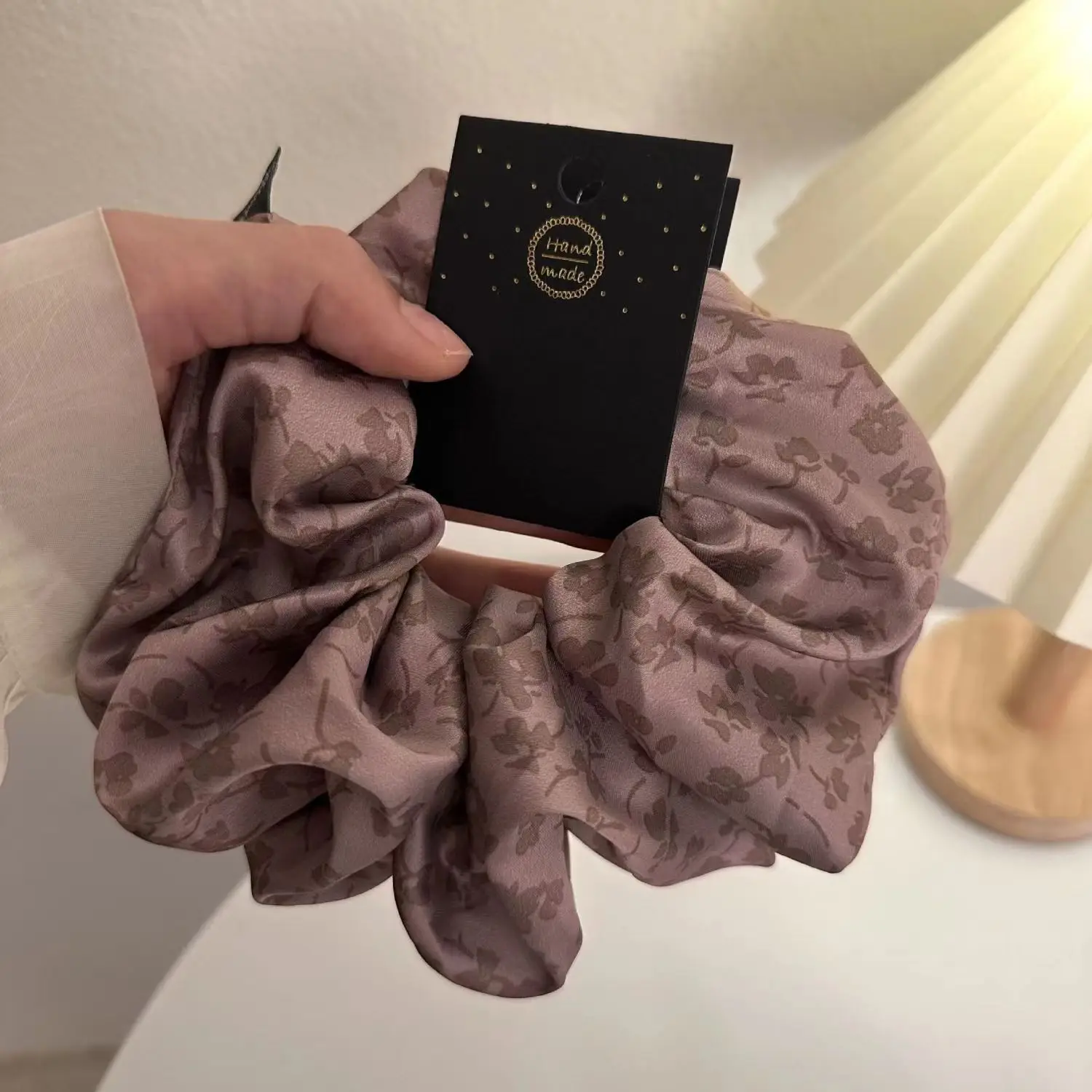 Modischer Haargummi aus Seidensatin, Vintage-Blumen-Haargummi für Pony-Haarband, Strand-Accessoires, aufrollbar, für Frauen und Mädchen – Detail 13
