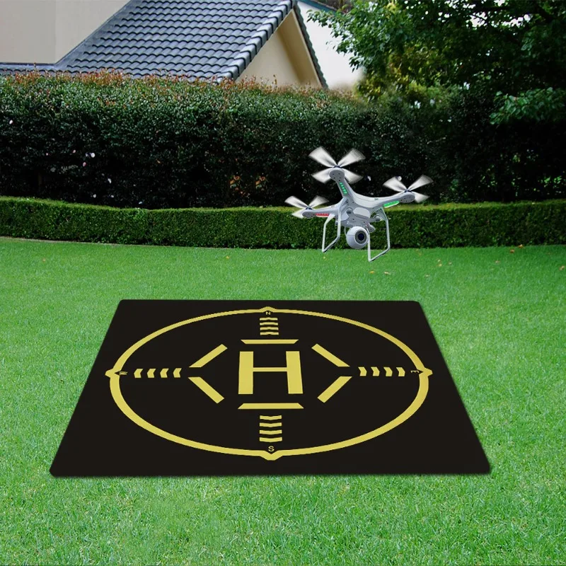 Tapis de sol imperméable pour terrain de sport, 122x183cm, posé sur un sol en gazon synthétique, offrant protection et confort.