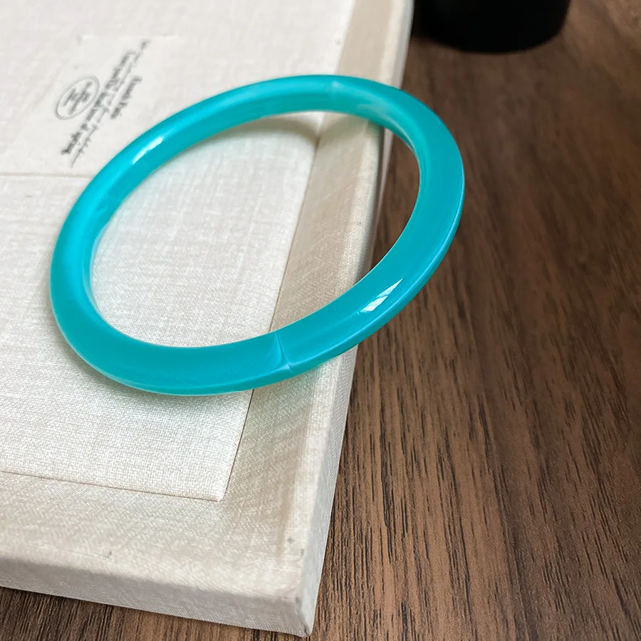 Sleek Resin Acrylic Jade-Style Women's Fashion Bangle Bracelet
