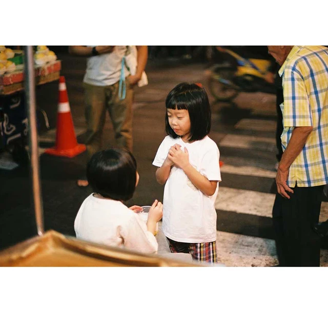 빛나는 기록으로 돌아온 후지필름 프리미엄 400 컬러 필름