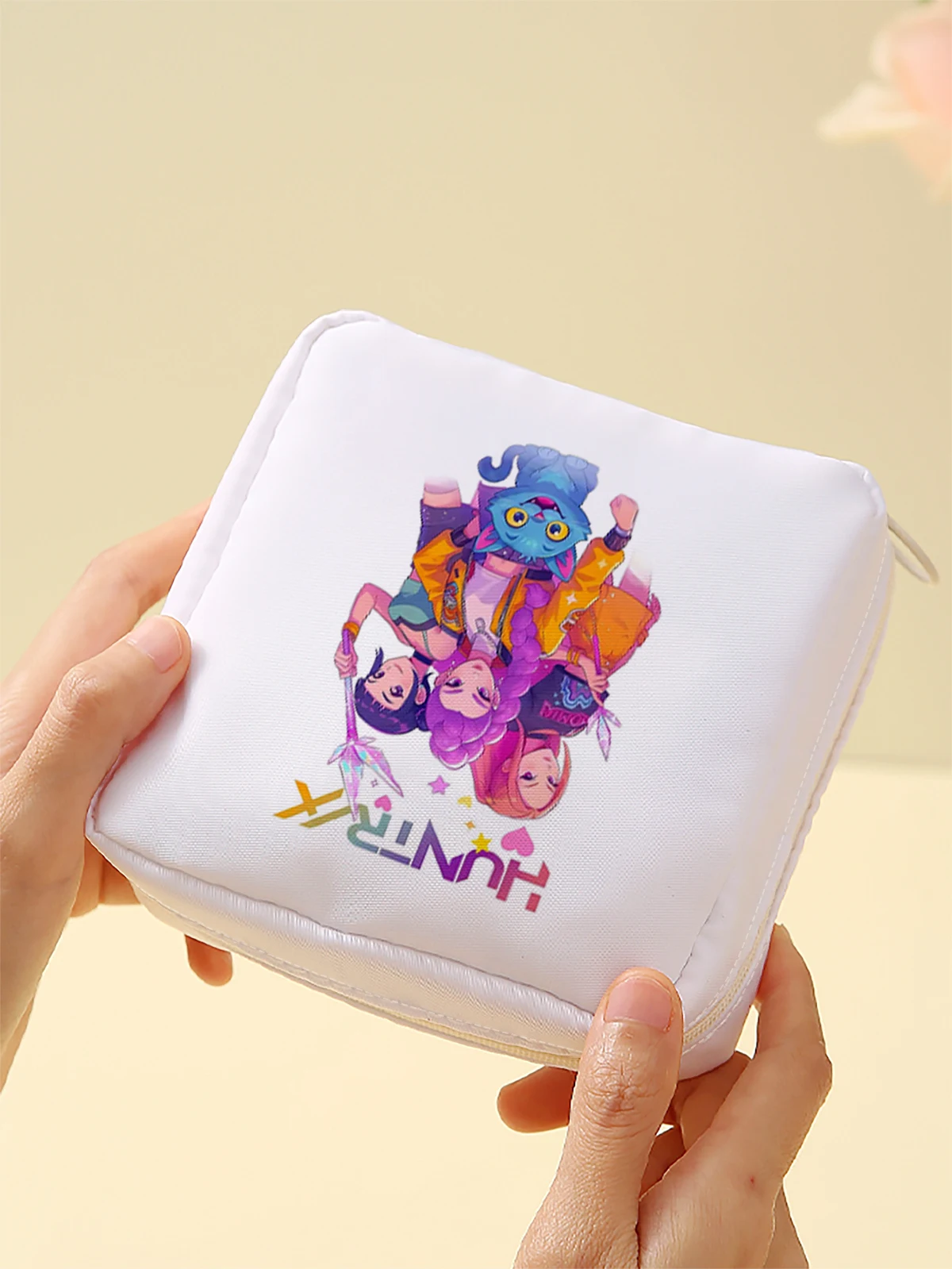 Cartoon pattern printed sanitary napkin storage bag, women's lightweight tissue bag, sanitary tissue bag