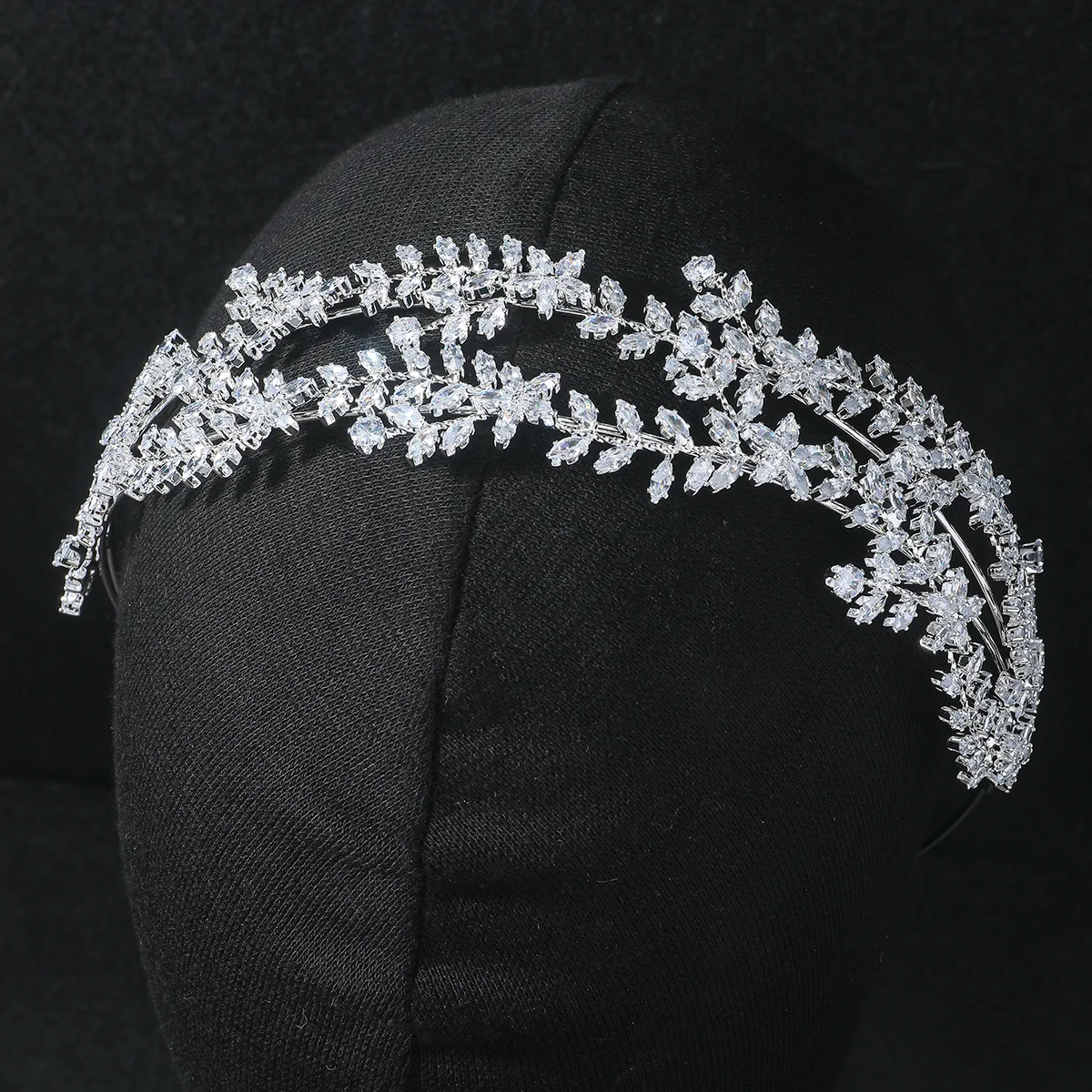 YCDZSWWL Women Headpieces Rhinestones Tiaras Sparkling Hair Accessory for Bridal Party or Evening Banquet