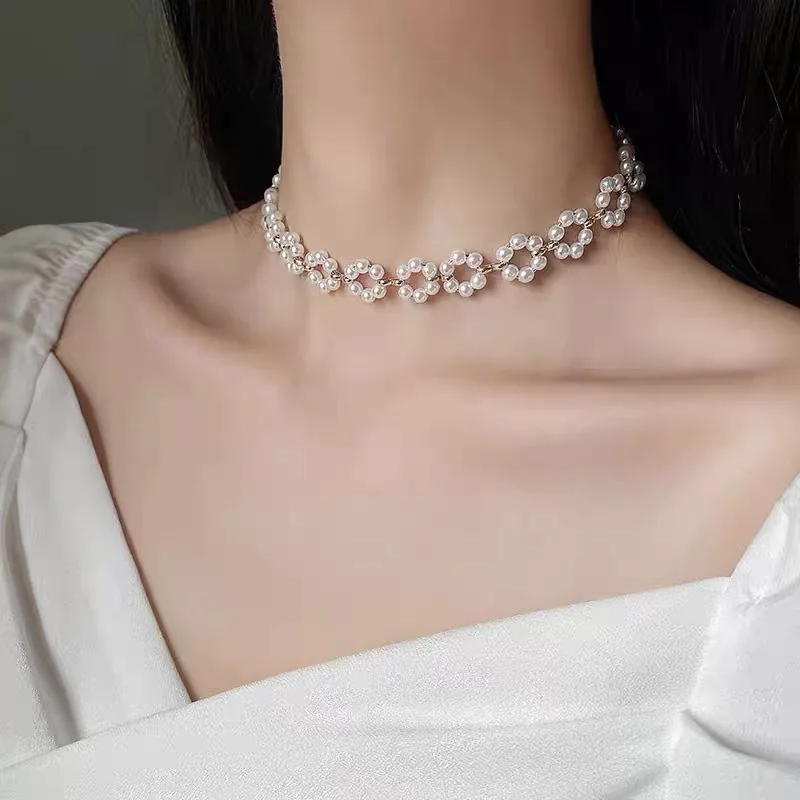 New Fashion Vintage Elegant Jewelry Simple White surround