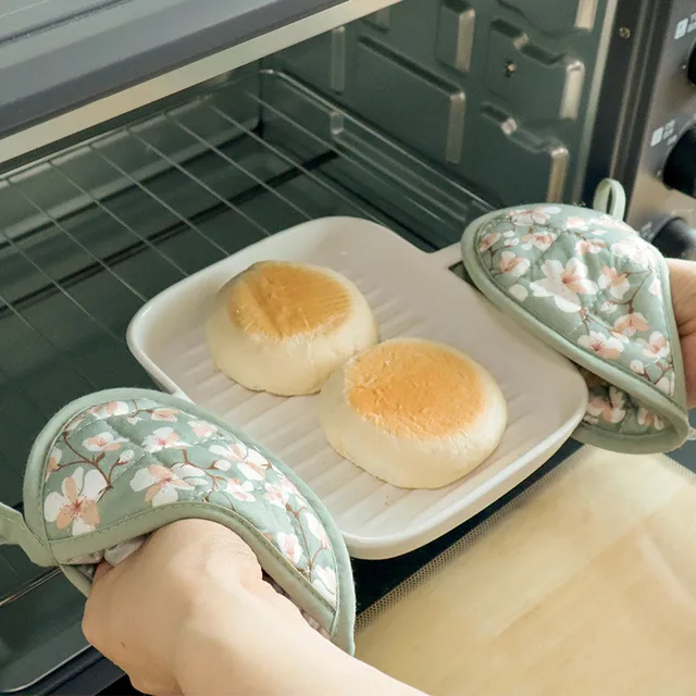 Japanese Flower Cotton Printed Baking Oven Gloves Home Kitchen Hot Resistant Heart-shaped Hand Clip Insulation Pad 6