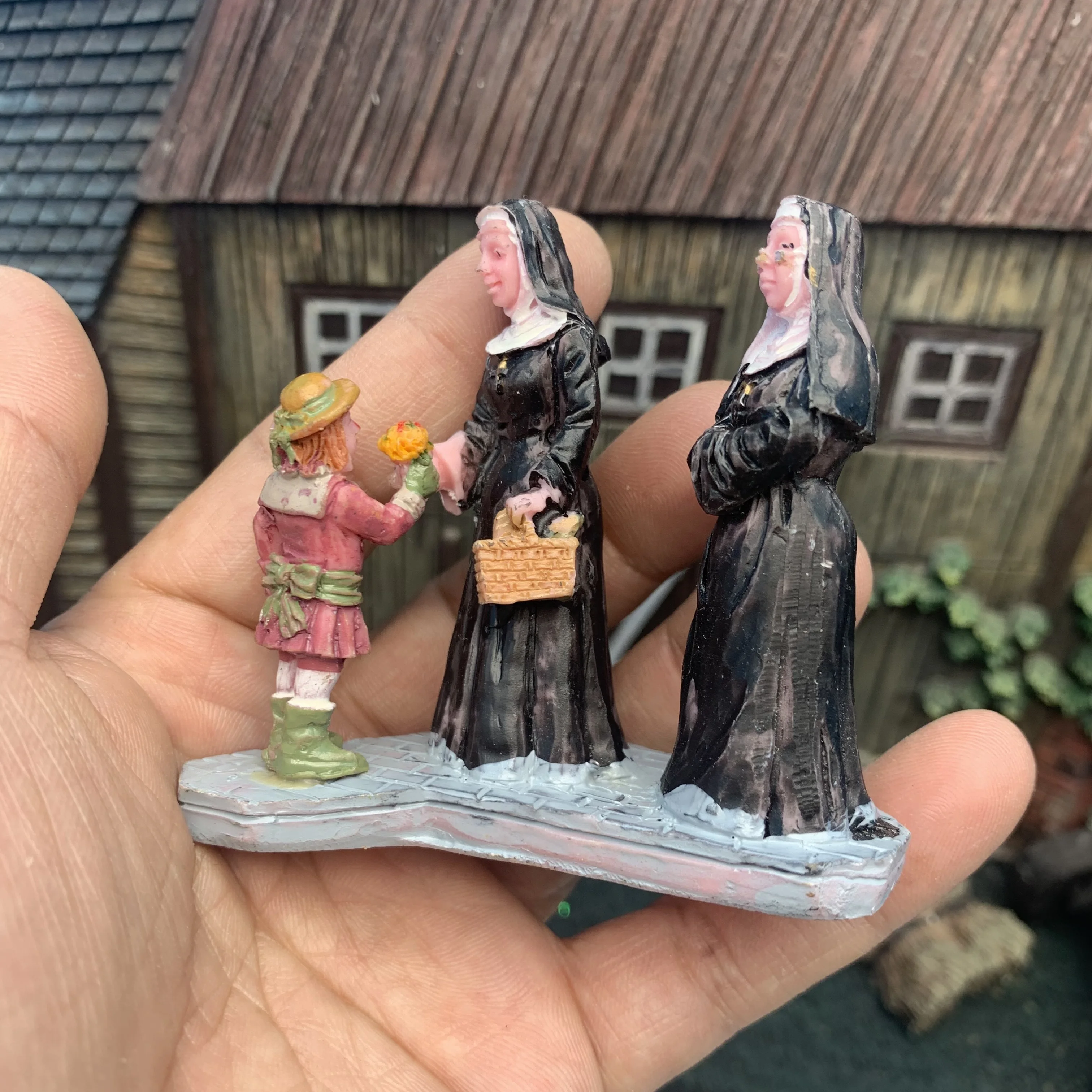 Description Picture 3 of itemMiniature Doll Mini Figures Sand Table Gardening Decor DIY Bonsai Decoration Articles Handicraft Gifts Desk Sculpture
