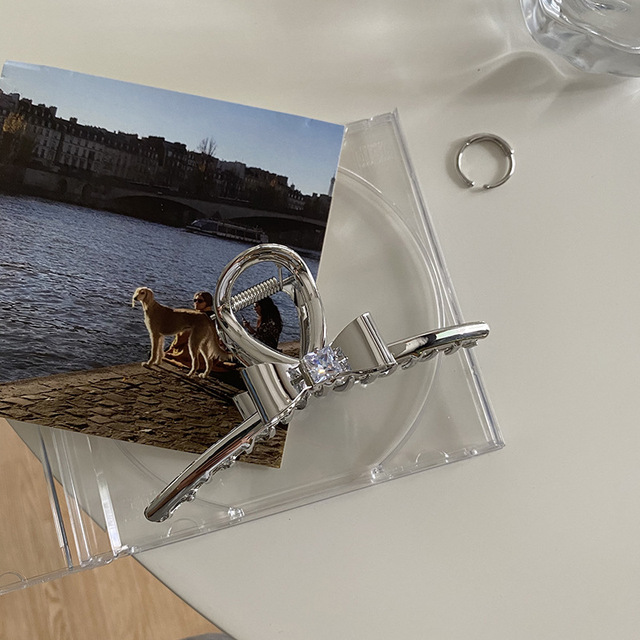 Fashion Metal Liquid Butterfly Hair Clip for Women Back Head Grab Clip Geometric Headband Trendy Hair Accessories Wholesale