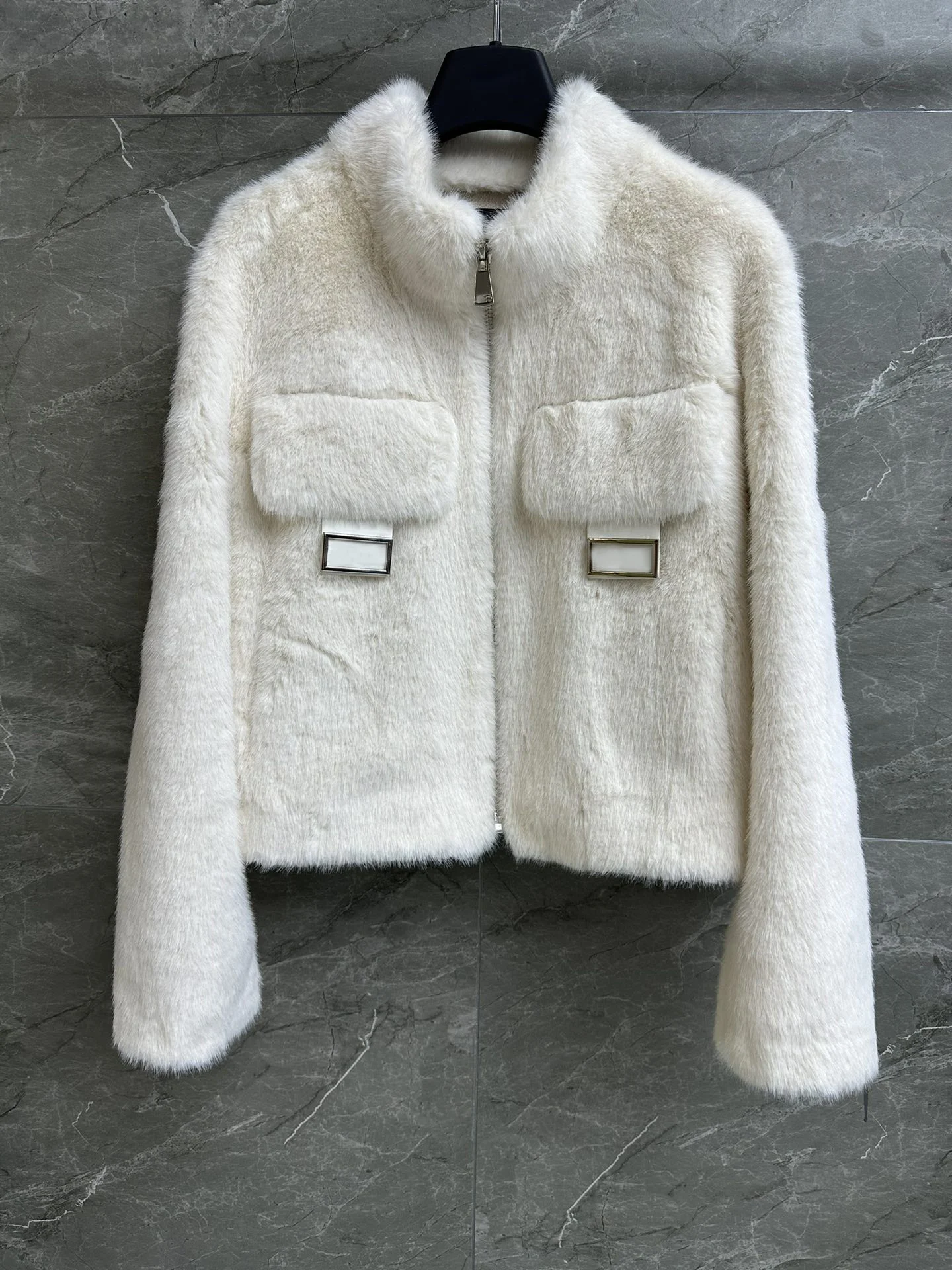 

Mink coat stand collar zipper neckline is stylish gentle and advanced