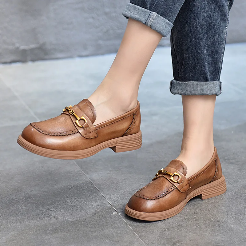 

British style brogue women's shoes leather shoes women's 2022 spring metal buckle loafers leather round toe small leather shoes