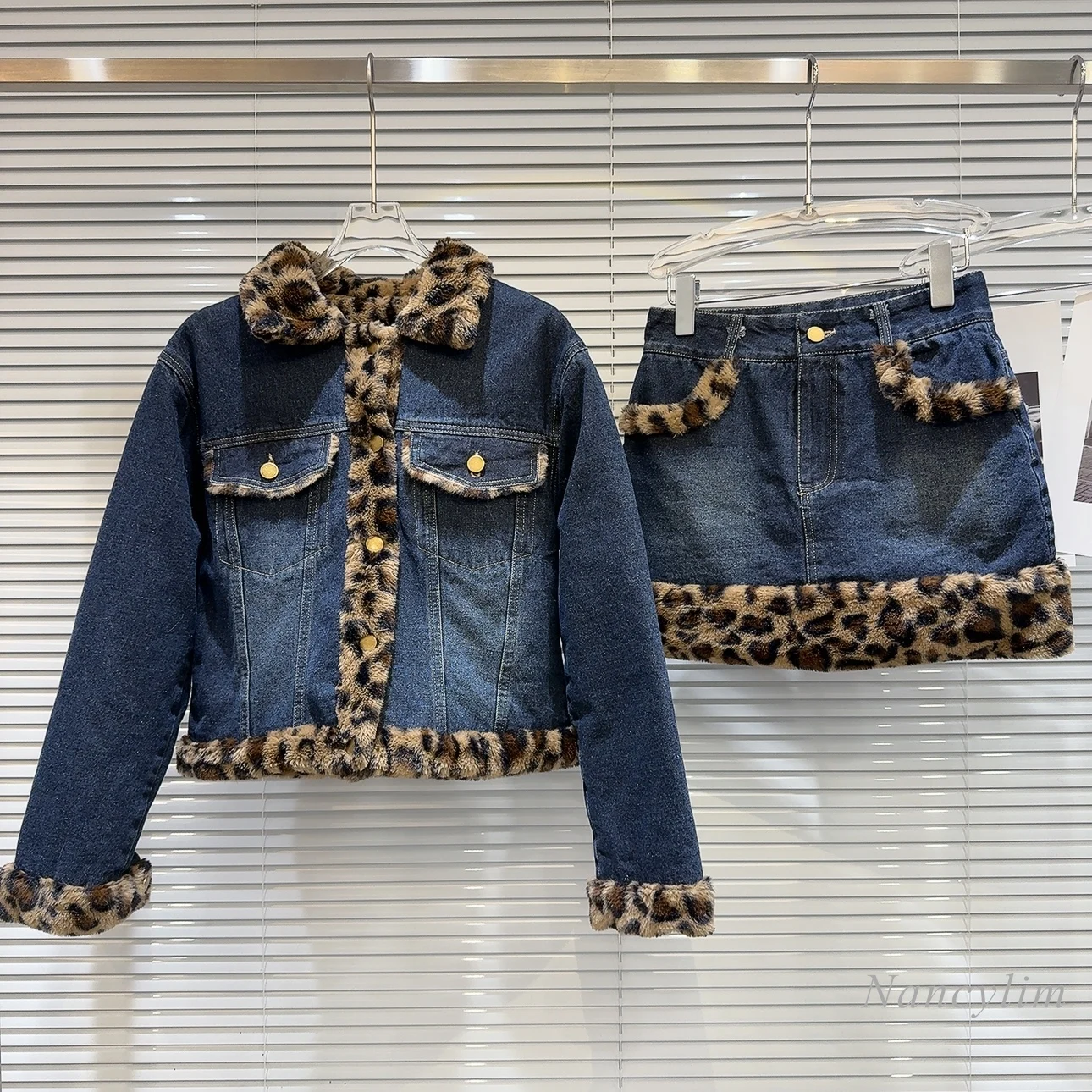 

2023 Winter Denim Sets Women New Niche Hot Girl Leopard Print Polar Fleece Denim Short Coat + Skirt Two Pieces Suit Lady