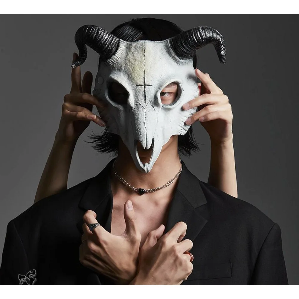 Măștile de Halloween, la modă și cool, te fac să ieși în evidență. Mergi la petrecerea ta și strălucește._voghion.com