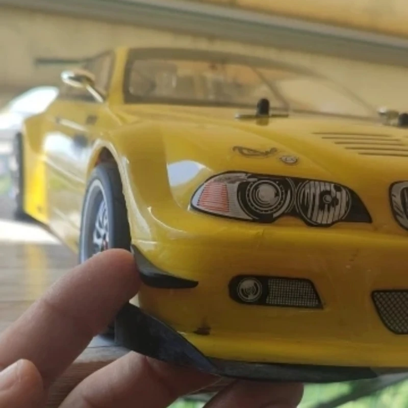 Ailes de canard en caoutchouc blanc, parfaites pour la dérive et la simulation sur voiture RC 1/10.