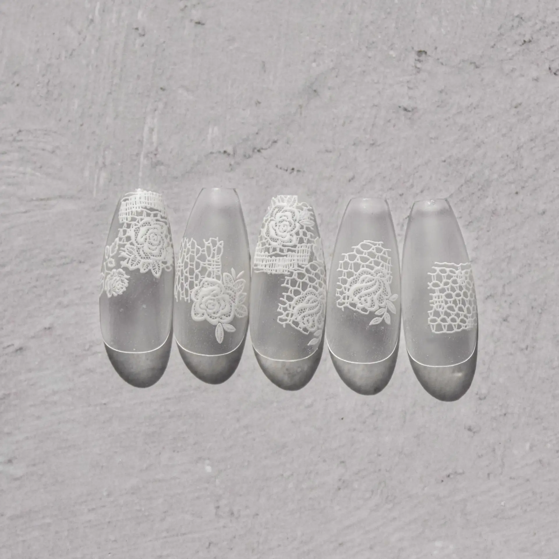 블랙 화이트 레이스 로즈 네일 디자인 스티커 3D 얇은 네일 장식 스티커 자체 접착 매니큐어 데칼 DIY 네일 액세서리