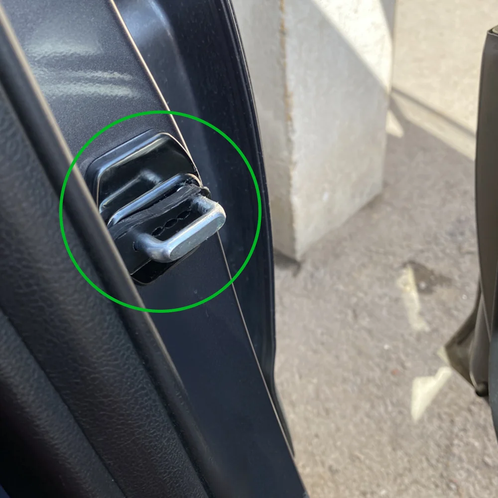 Car door lock damper 4pcs Auto Door Lock Damper er Deadener Shock-Absorbing Damping Protector reduce the noise For Toyota Yaris Cross New