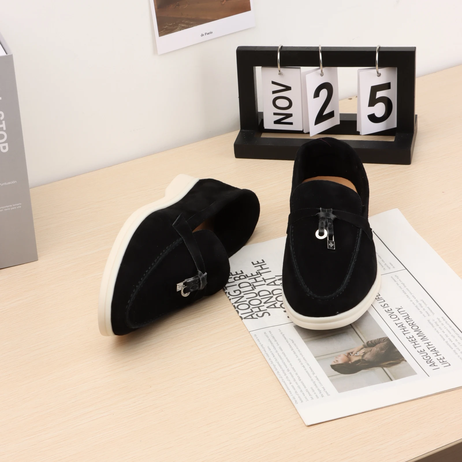 Italian metal pendant logo luxury brand women's casual shoes 2024 new men's casual comfortable flat shoes loafers Moeller shoes