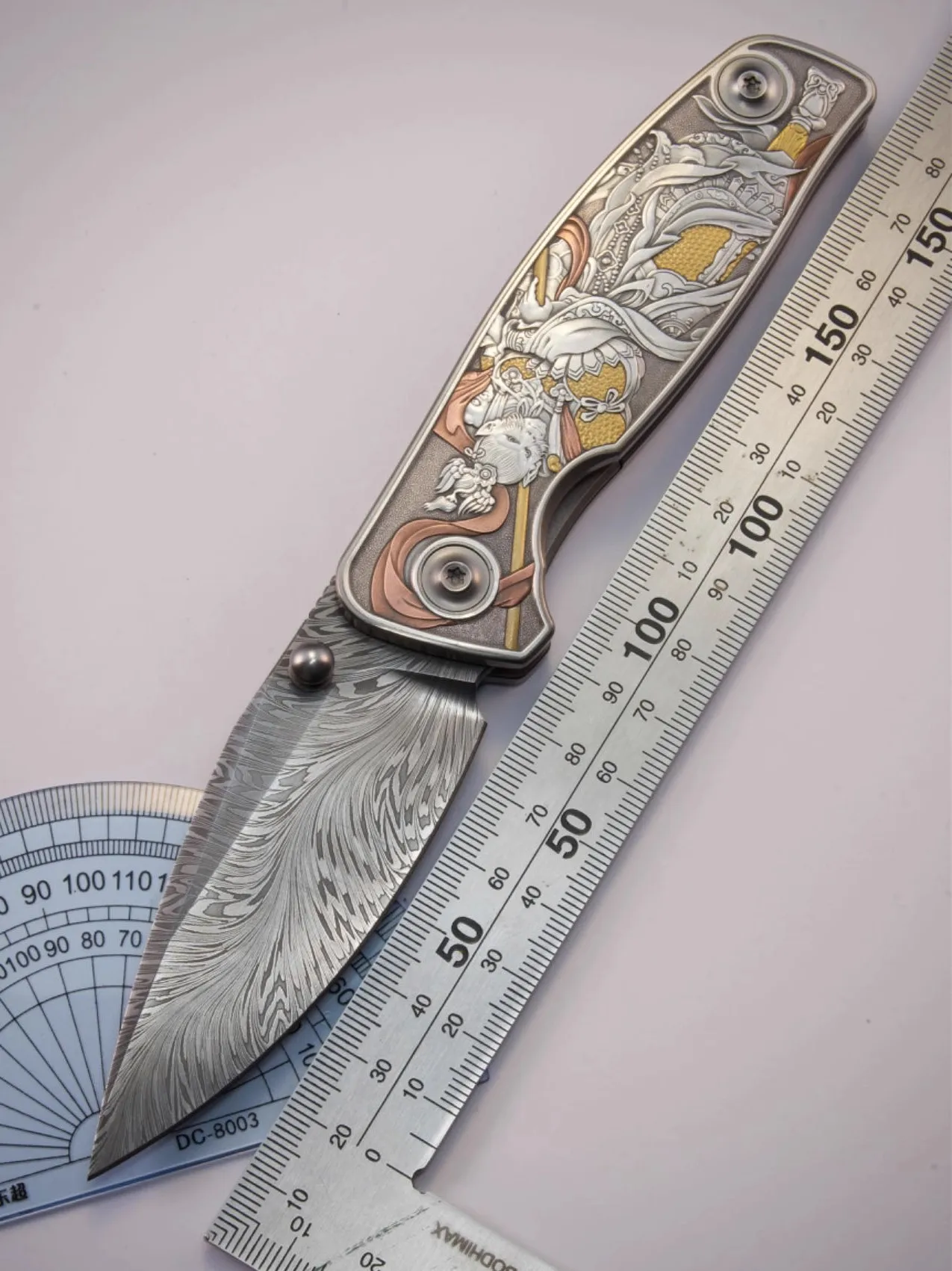 

Damascus steel IntangibleCultural Heritage Ancient Method Iron Jian Gold Carving Craft Inlaid with Wukong Damascus Folding Knife