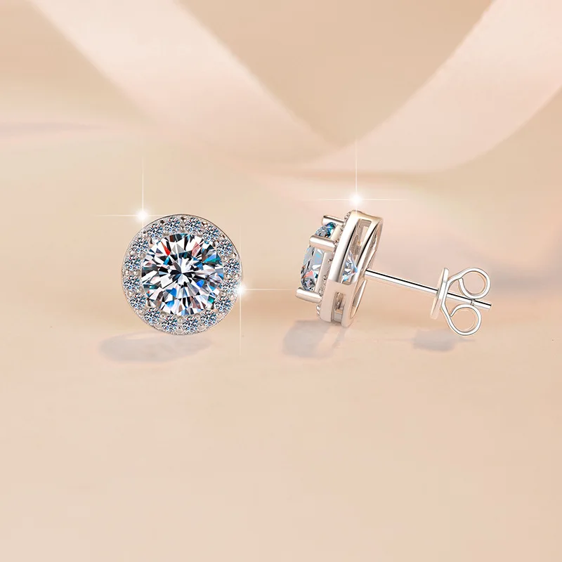 PlatiNum Moissanite Earrings Detail