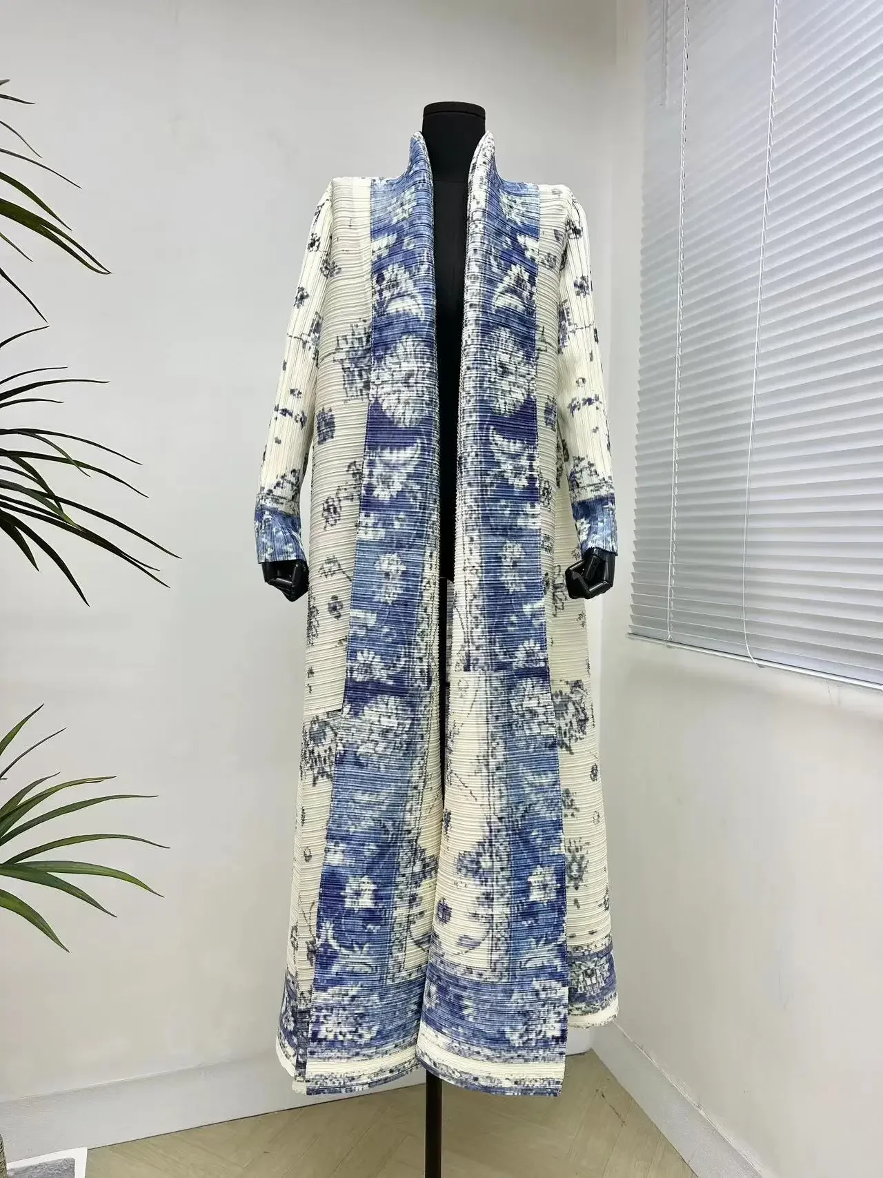 

2024 New Miyake Pleated Women's Long Cardigan Windbreaker Coat Autumn New Ethnic Style Printing Loose Plus Size Dress Cloak Robe