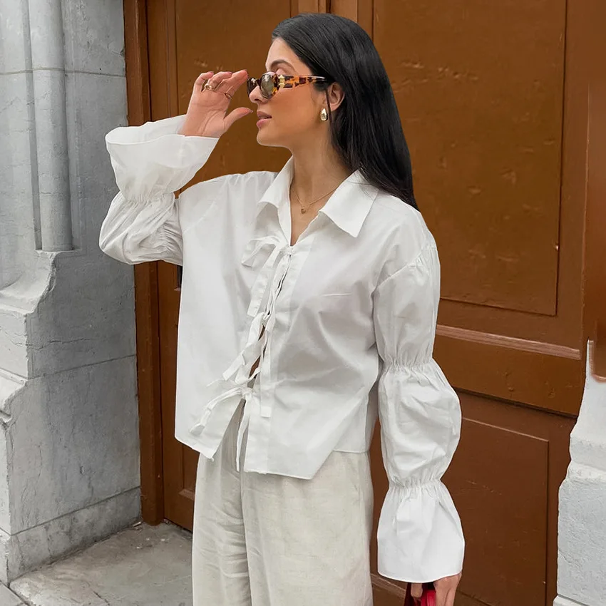 Blusa de gasa con cordones y aberturas para mujer, blusa de manga larga con solapa y parches, estilo vendaje, ropa de abrigo blanca para mujer