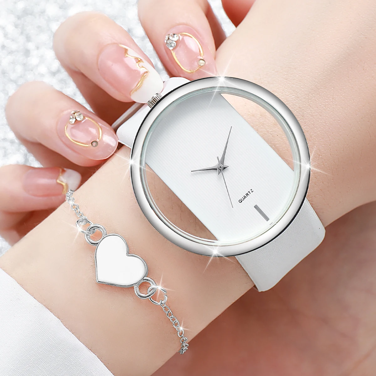 4pcs/Set Simple Style Women's Leather Strap Quartz Watch Heart Bracelet