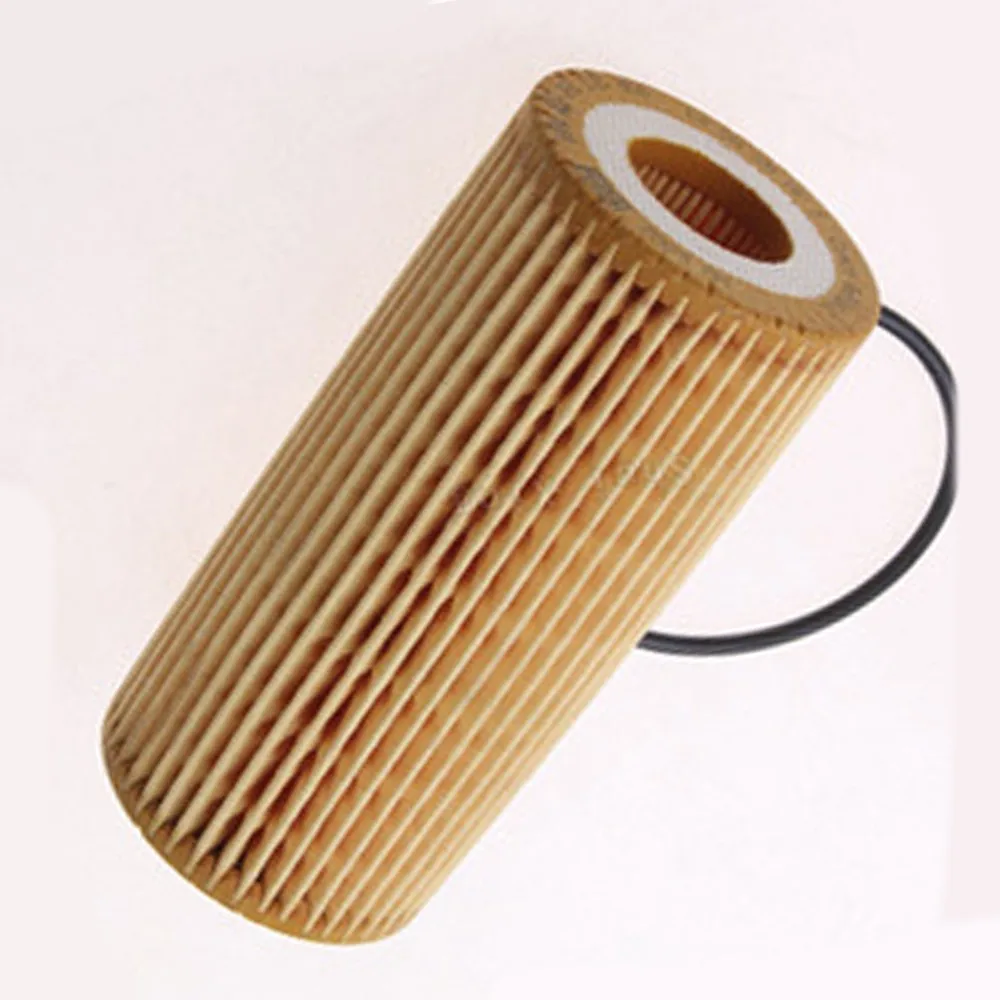 Oil Filter Suitable For Volvo C30 C70 S40 S60 V50 XC60 XC70 Engine Oil Filter 8692305 motorcycle oil filter car oil filter car filter car filter set