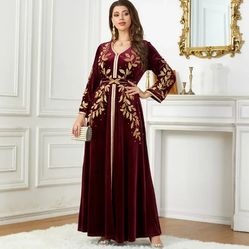Middle East Dubai Autumn/Winter Fashion Embroidered Beaded Velvet Dress Arab Women's Evening Dress Muslim Maxi abaya