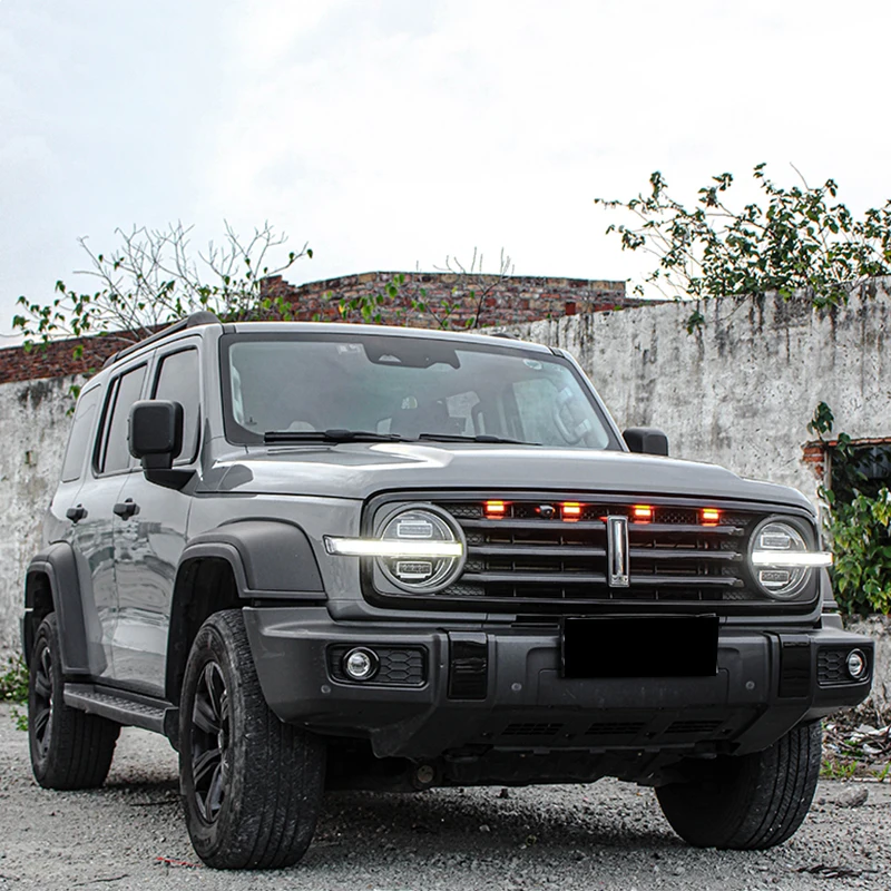 Suitable for tank 300 400 500 refit special front yellow light Middle Net light golden eye fog light assembly