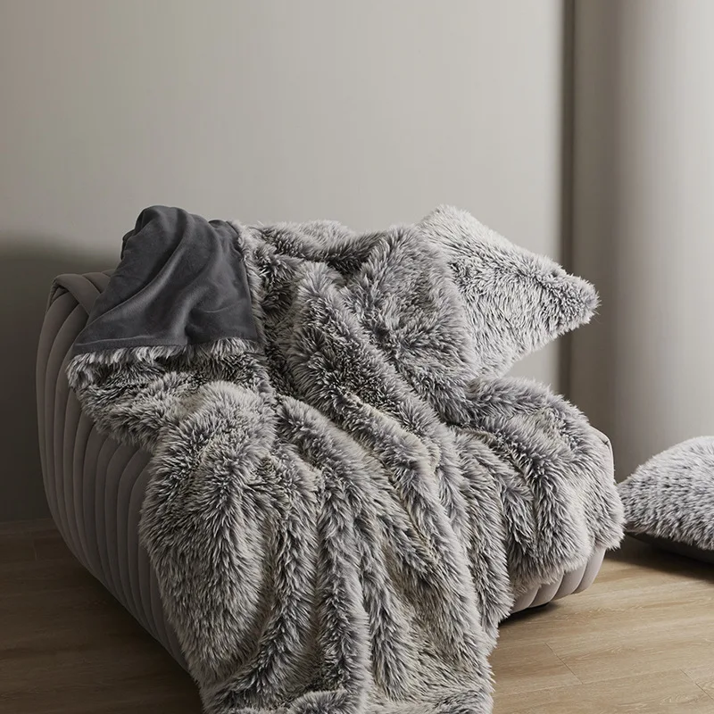 

Advanced Nordic Style Thickened Warm Long Velvet Autumn and Winter Lazy Cat Feeling Jade Rabbit Velvet Cover Blanket