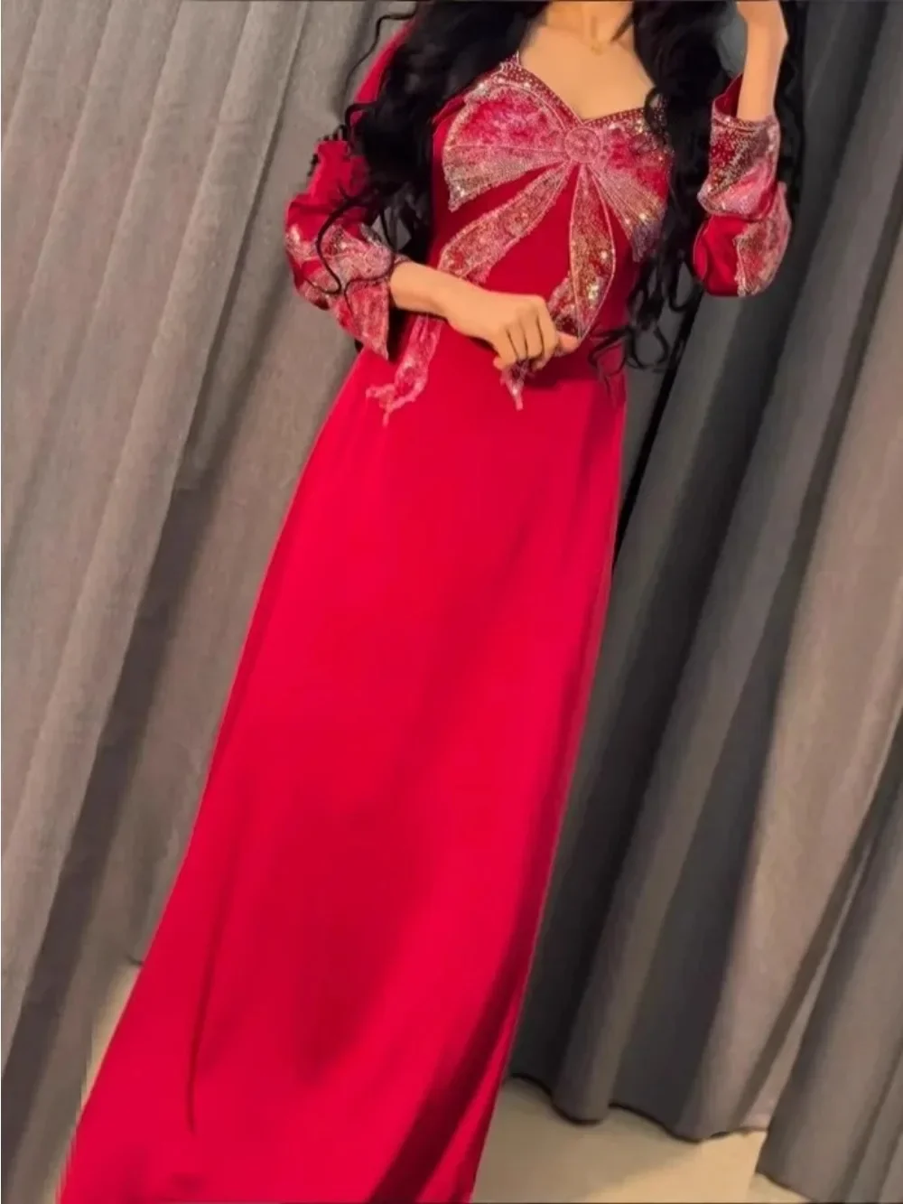 جلابية موف ساتان بتفصيلة فيونكة لامعة