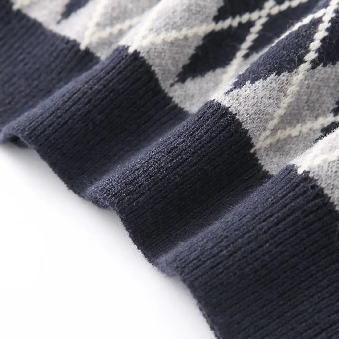 Women's New American Retro Knitted Sweater Female V-Neck Diamond Plaid Pullover Lady Casual Versatile Long Sleeved Knitted Top