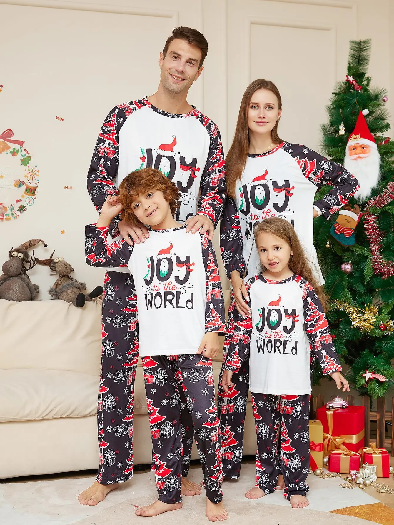 thumbnail image 1 of Conjunto de pijamas navideños a juego para toda la familia 2024 Nuevo disfraz navideño con estampado JOY WORLD Pijamas familiares Mono para bebé Ropa para perros, 1 of 3
