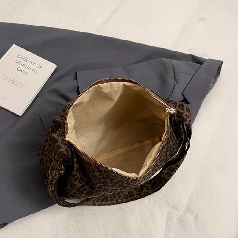 Trendy Casual Soft Textile Women's Shoulder Bag Large Capacity Leopard Print Female Retro Crossbody Bag For Commute Outings