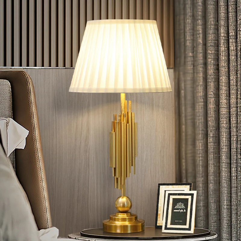 

Italian light luxury desk lamp, high-end living room, office, study, bedroom, bedside table, modern home decoration, desktop