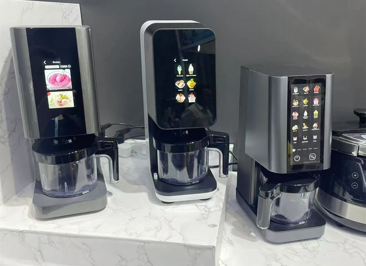 Машина для виробництва морозива та машина для заморожених десертів. Побутова електрична машина для швидкої заморожування заморожених напоїв.