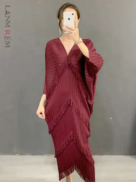 LANMREM Pleated Tassel Dress Women's Summer New Solid Color V-Neck Bat Sleeve Party Loose Dresses Ladies Clothing 2DA7120