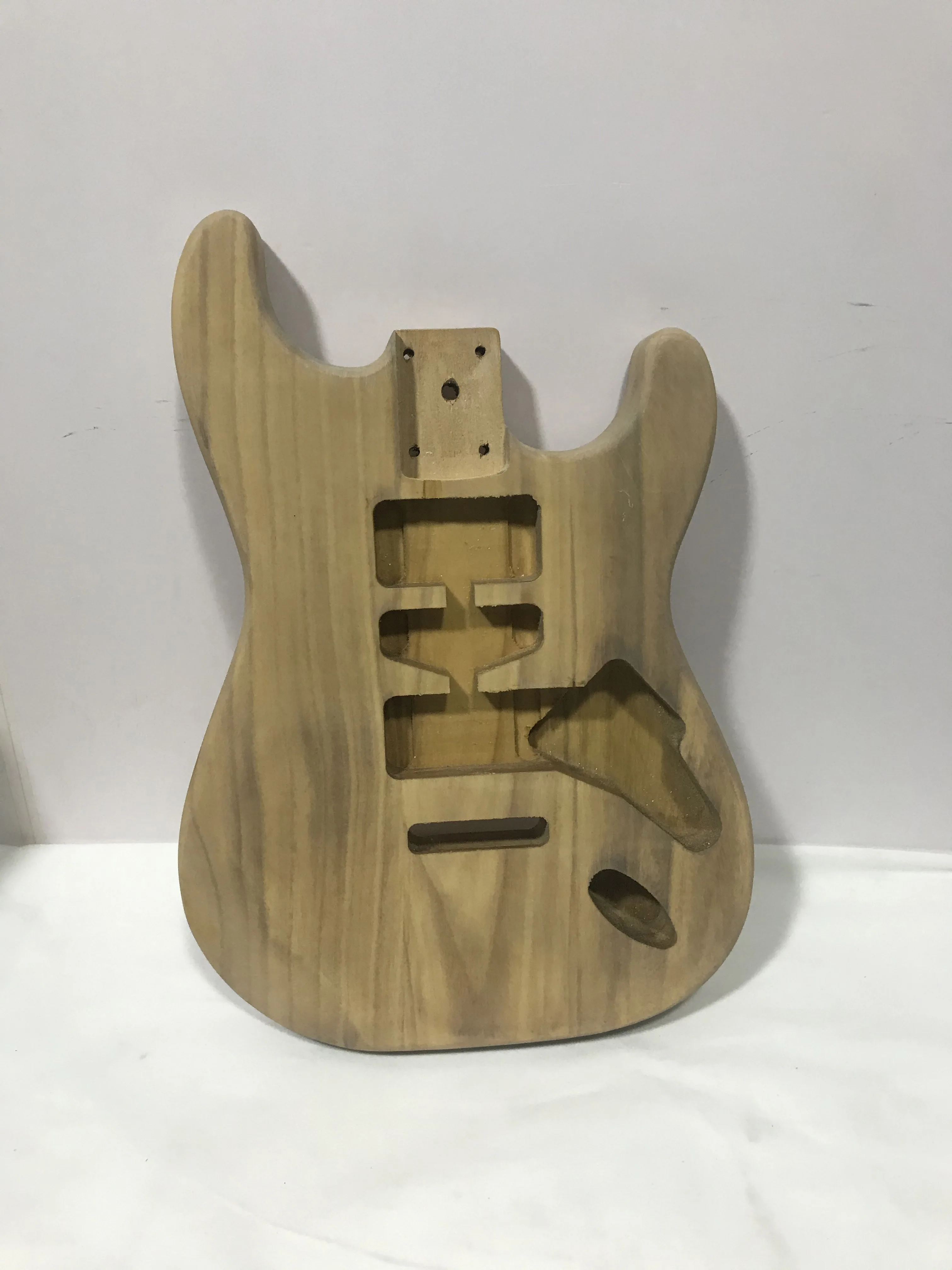 カナダ産アッシュ材エレキギターストラトキャスターボディアッシュ