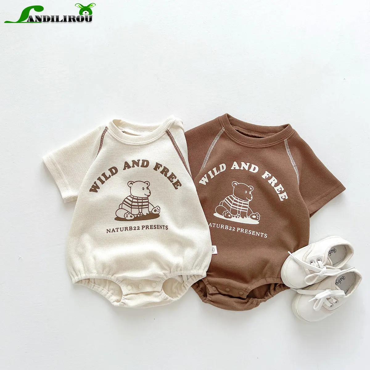 

Новинка лета 2023, цельный комбинезон для новорожденных мальчиков с коротким рукавом и мультипликационным медведем и надписью, детские комбинезоны, боди для малышей 0-24 мес.