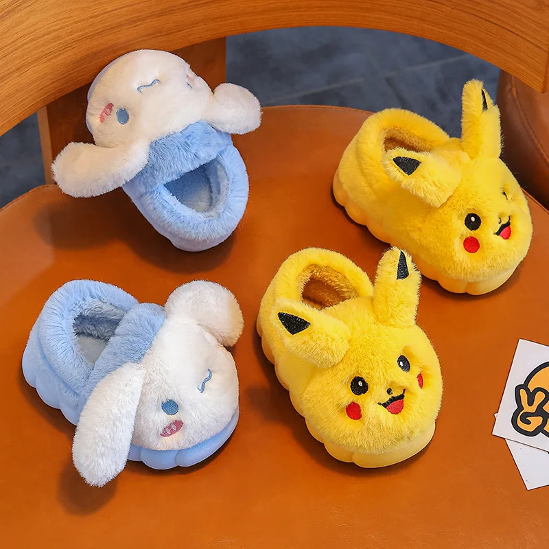 2026 Kawaii Figuren-Baumwollpantoffeln mit Fersenabdeckung, Anime-Merchandise, niedliche Cartoon-Flachpantoffeln für Herbst/Winter, Plüsch-Hausschuhe, Weihnachtsgeschenke